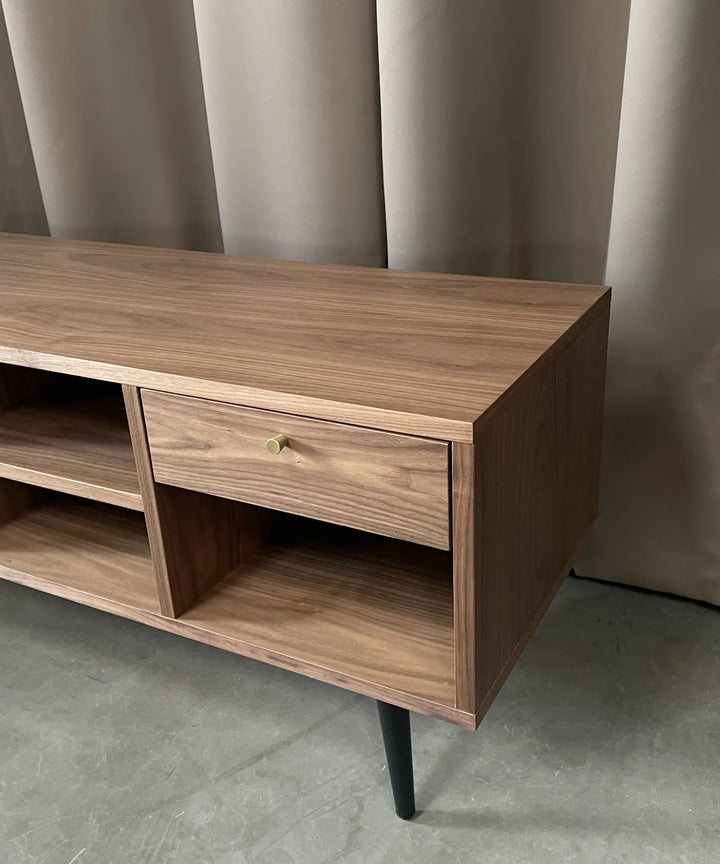 Dawn - TV bord i valnød 140cm