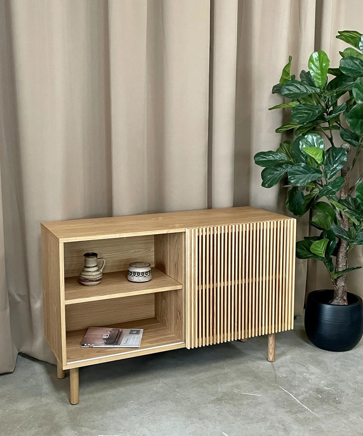 Lina skænk m. skydedør - Natur ask 125cm
