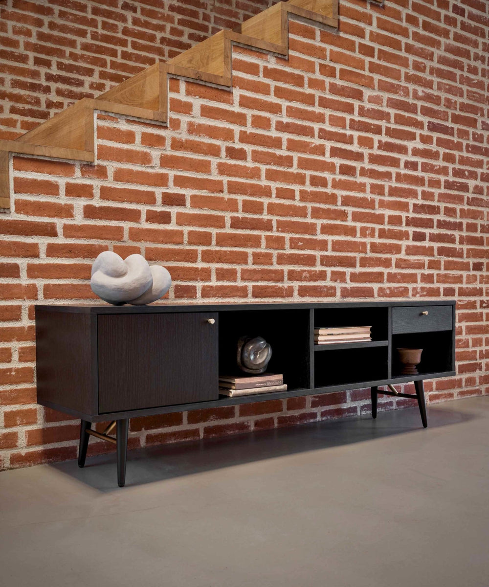 Sort tv-møbel i eg med skuffer - Dawn - Njordec - tv bord eg - tvskænk - tv bænk - egetræsmøbel - til stuen - moderne design