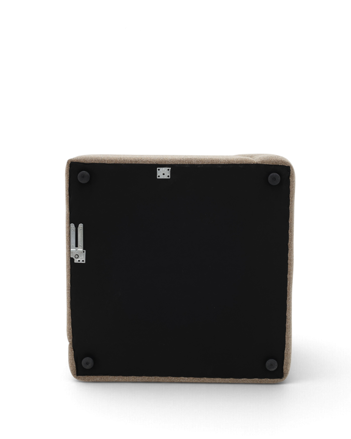 Paragraph hjørnemodul 99x99cm, underside med beslag #farve_nordic-weave-23-dark-beige