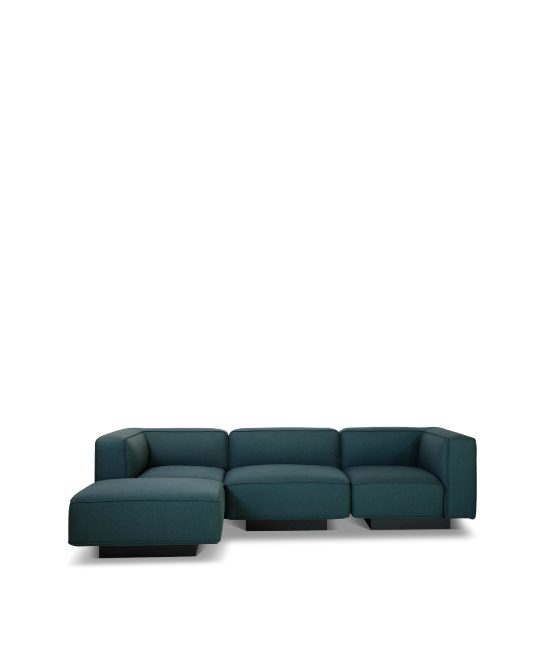 4 personers sofa med chaiselong på sokkefod I bokset design - fra Njordec