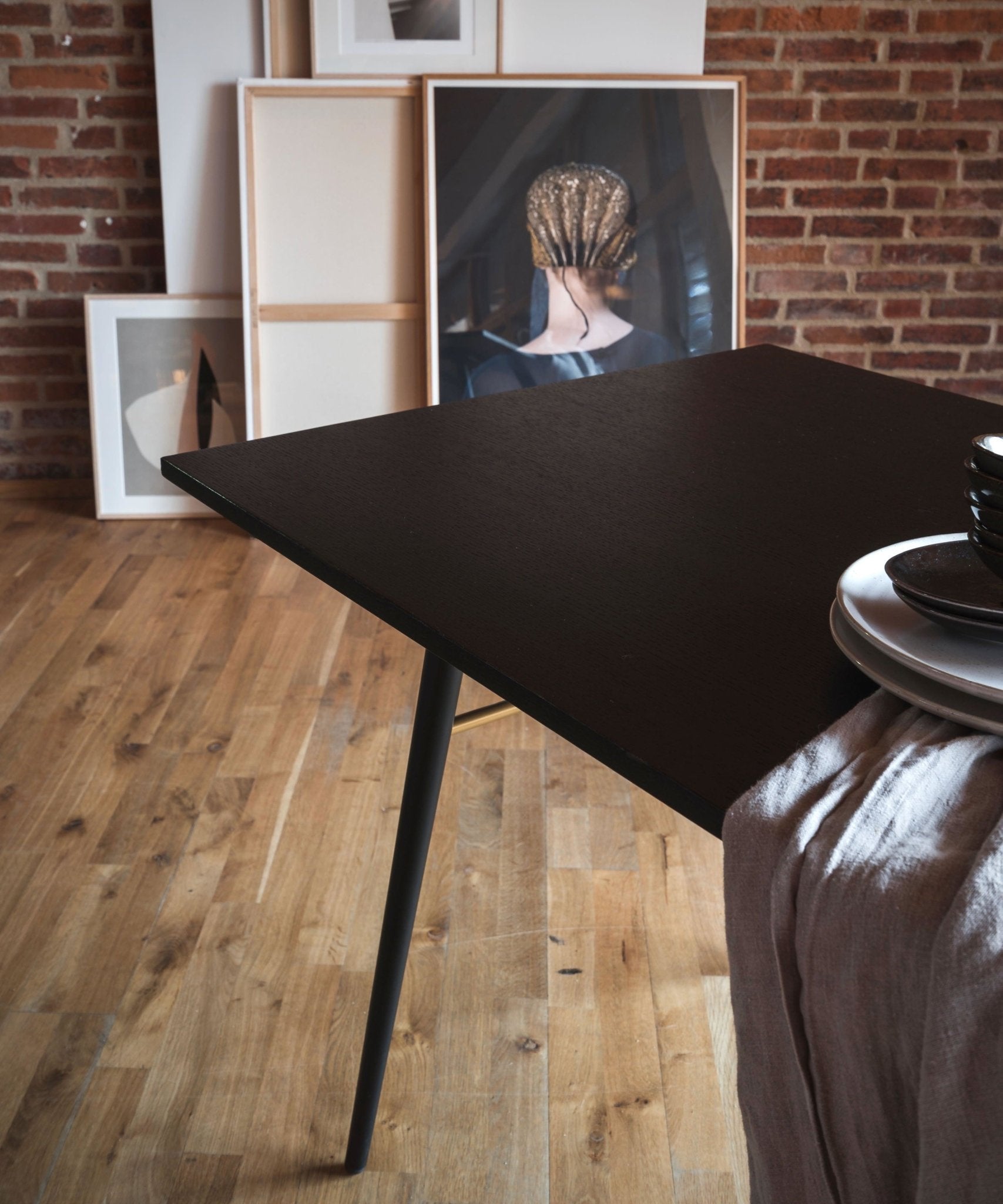 Sort rektangulær egetræ spisebord - Dawn - Njordec - matsort spisebord - designer spisebord - firkantet - rektangulær