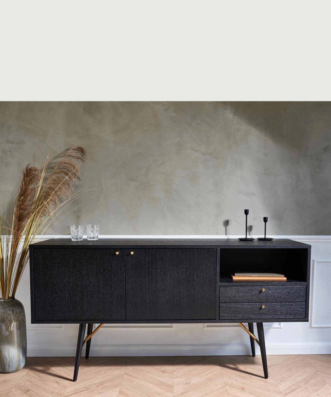 Sort skænk i eg med låger og skuffer - Dawn - Njordec - skænk til stuen  - træ skænk - moderne designer skænk