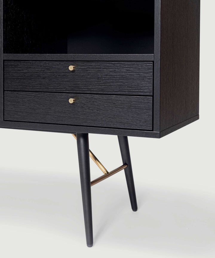 Sort skænk i eg med låger og skuffer - Dawn - Njordec - skænk til stuen  - træ skænk - moderne designer skænk