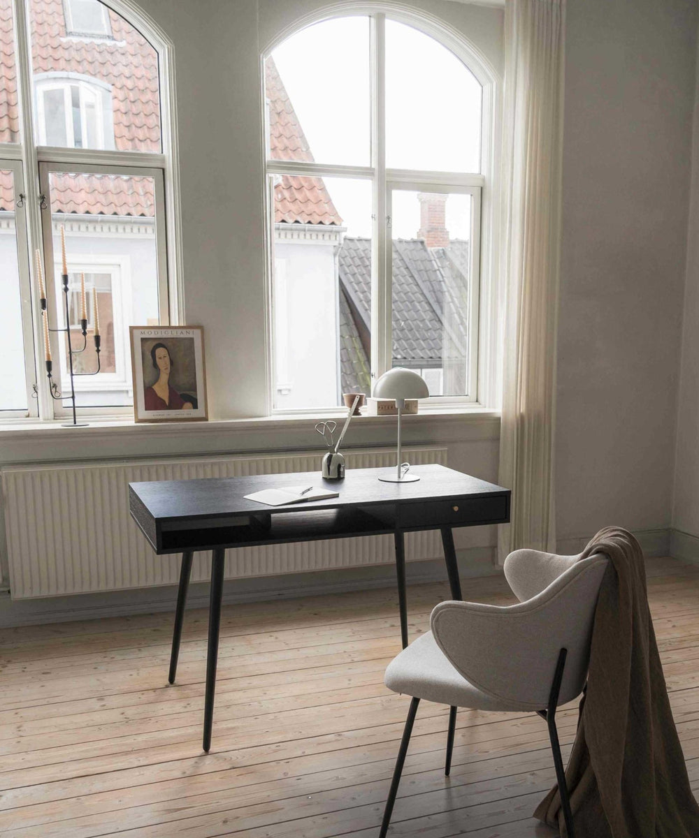 Sort skrivebord i eg - Dawn - Njordec - skrivebord i egetræ - træ skrivebord - design skrivebord - arbejdsbord - hjemmekontor