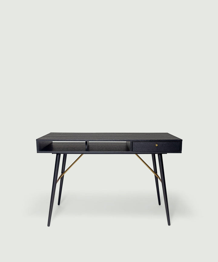 Sort skrivebord i eg - Dawn - Njordec - skrivebord i egetræ - træ skrivebord - design skrivebord - arbejdsbord - hjemmekontor