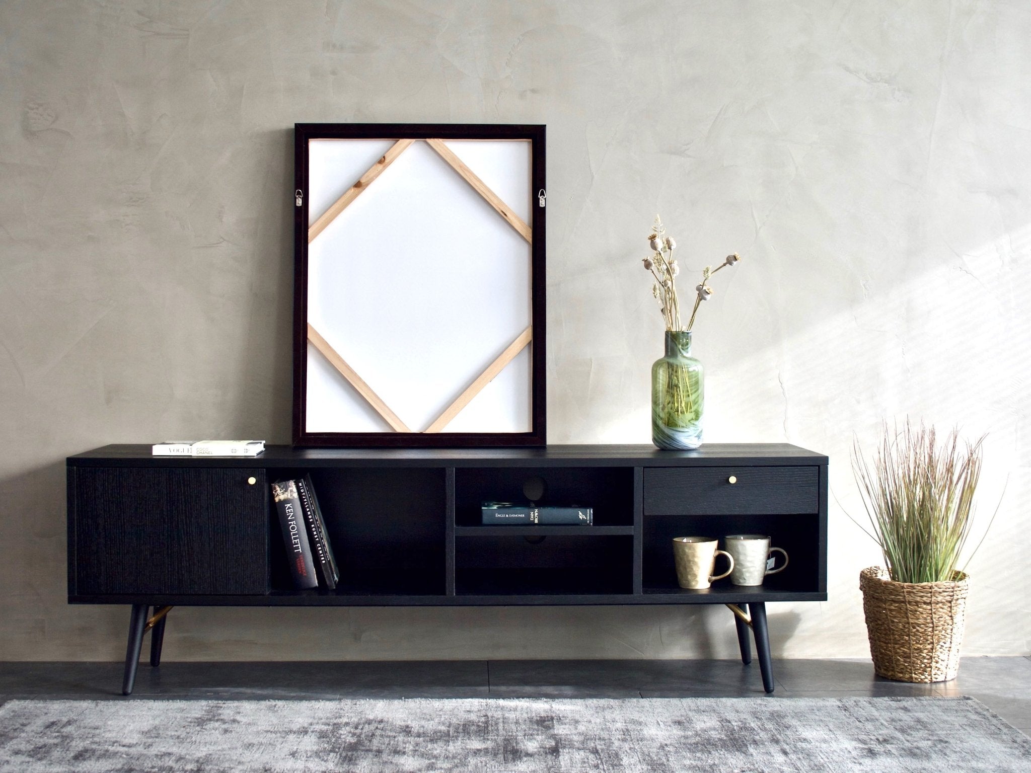 Sort tv-møbel i eg med skuffer - Dawn - Njordec - tv bord eg - tvskænk - tv bænk - egetræsmøbel - til stuen - moderne design