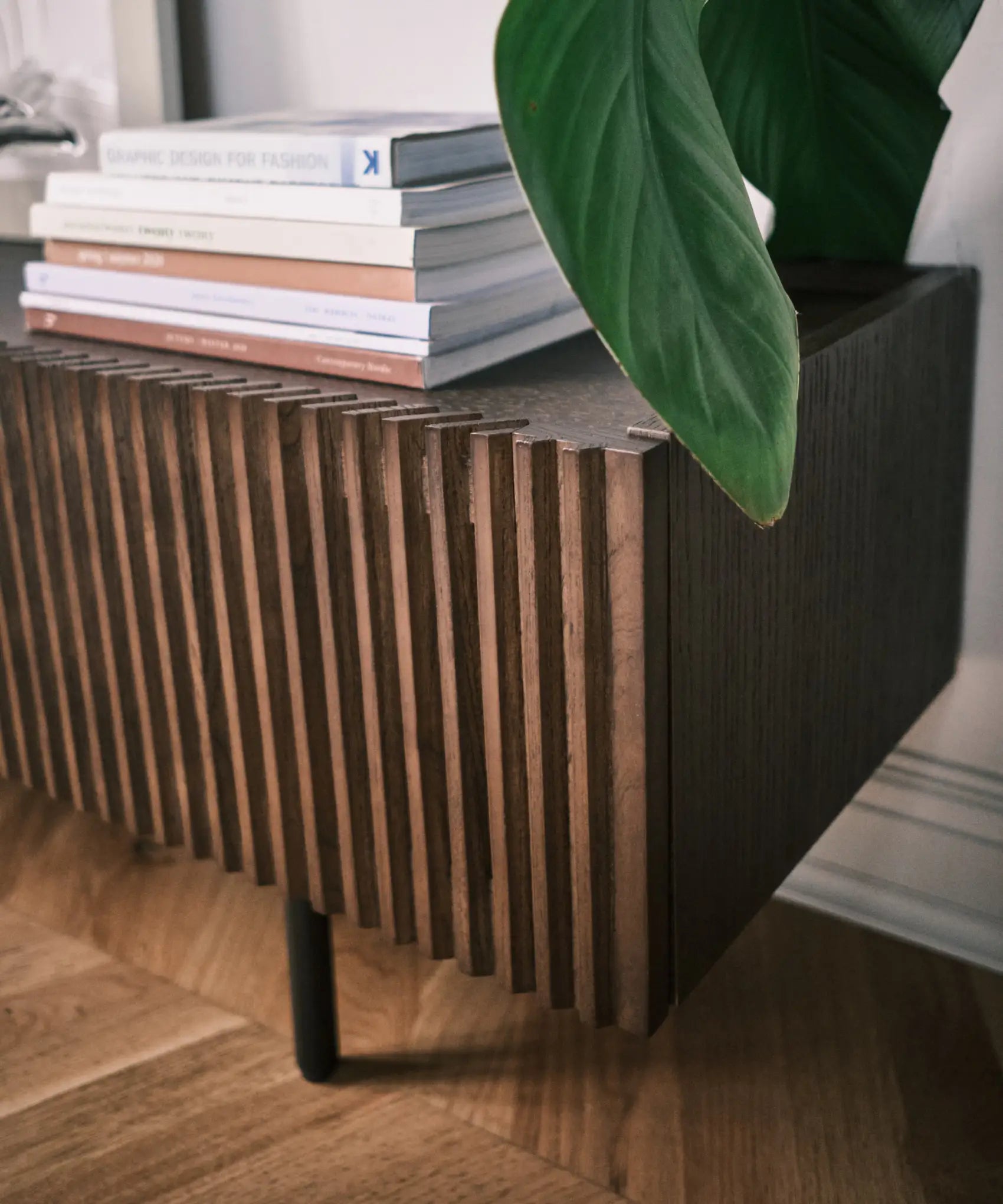 Tv table with slats, Smoked oak - Louvre
