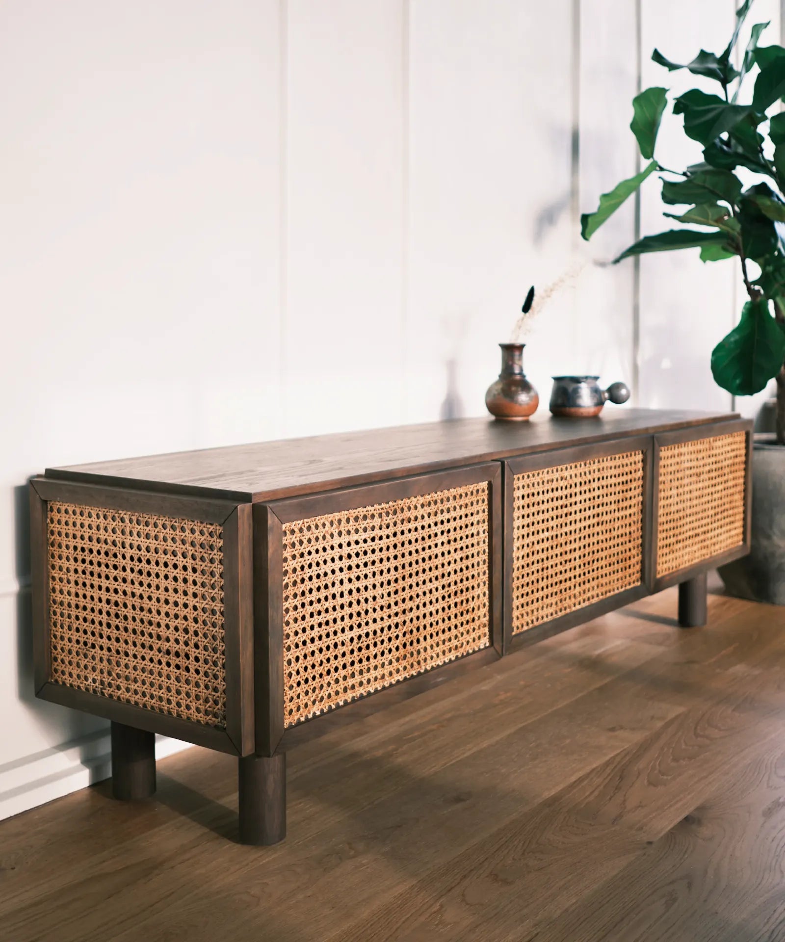 TV table with French rattan wicker in smoked brown oak - Neo
