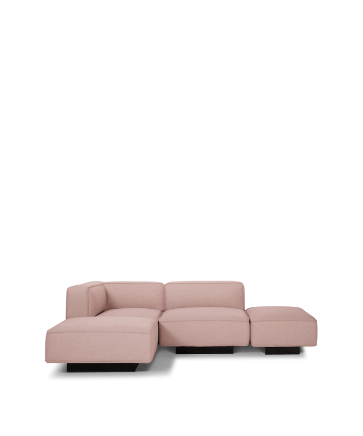 Utopia 2,5 personer sofa med chaiselong på sort sokkel fod og kasse design