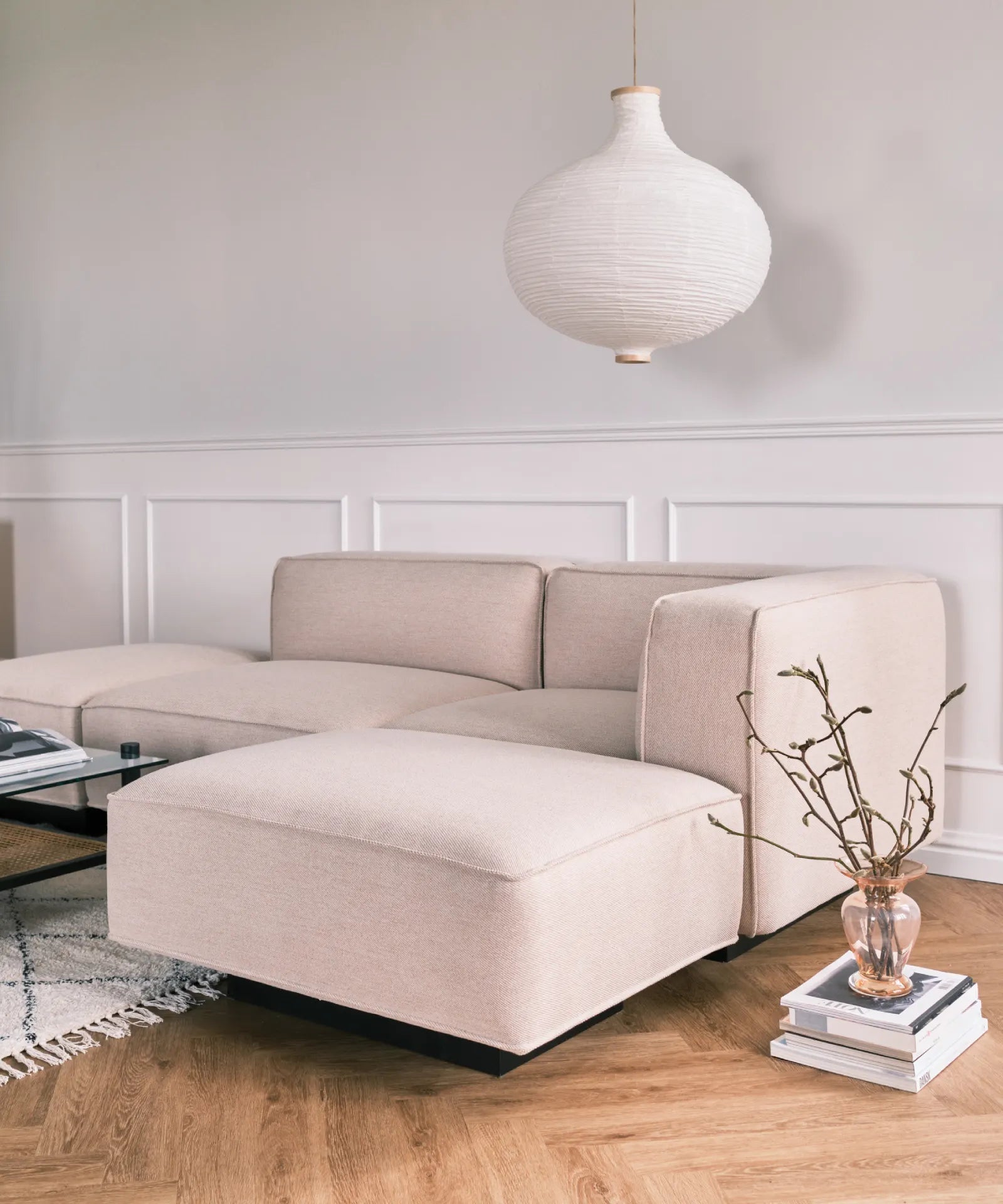 Utopia design modulær sofa i lyst beige stof fra Njordec ligner BASECAMP og Develius sofa