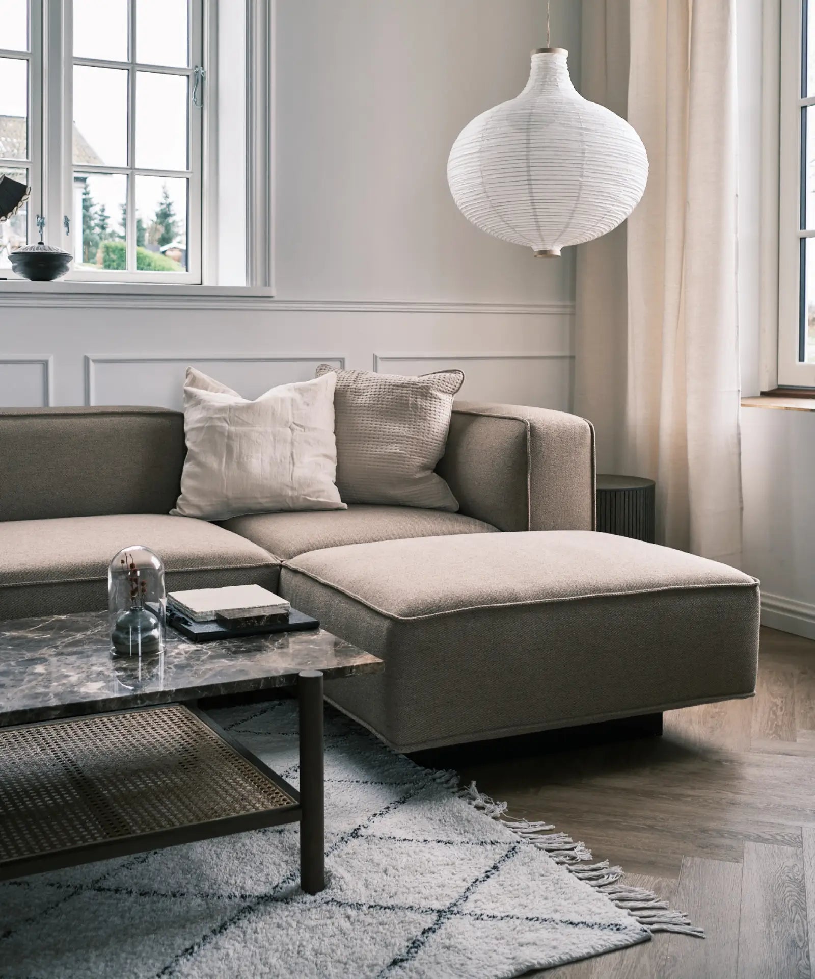 Utopia design modulær sofa i mørk beige stof fra Njordec ligner BASECAMP og Develius sofa
